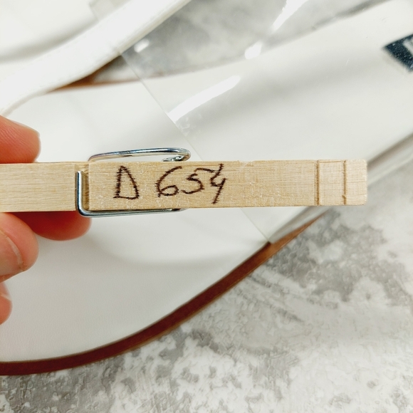 New DKNY Women's Ava Ankle-Strap Thong Sandals D654 - Picture 12 of 12